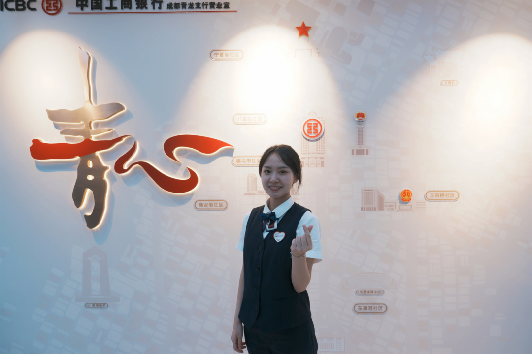 4面錦旗、11筆表揚(yáng)工單，她用真誠與專業(yè)譜寫服務(wù)佳話